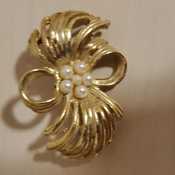 Six Small Faux Pearls in a Gold-Toned Swirl Brooch - Picture 1 of 3